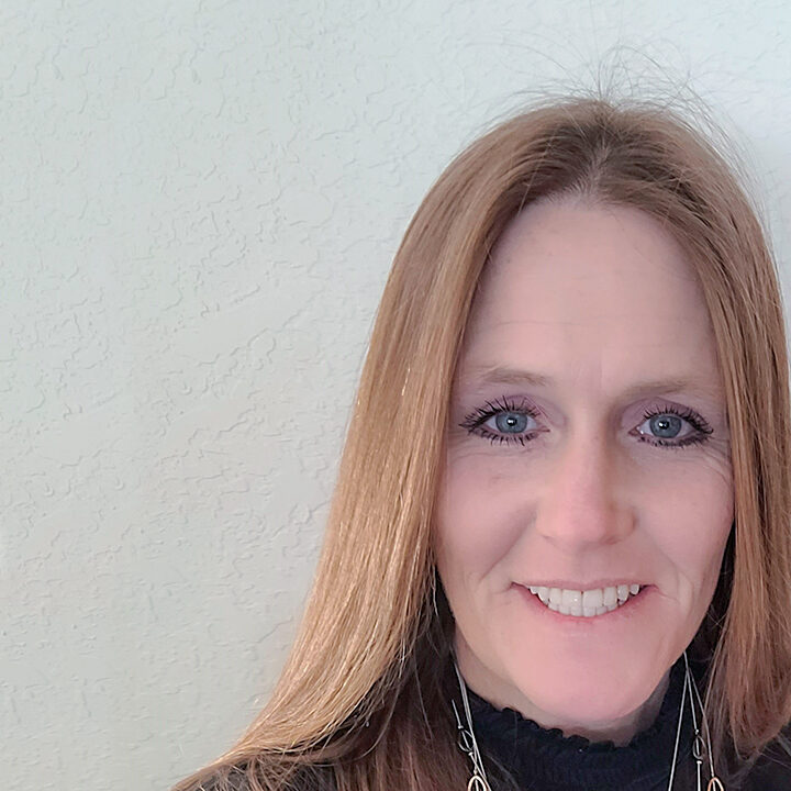 Robyn-McAlpine-Blog-Photo Headshot of woman with straight hair smiling at the camera