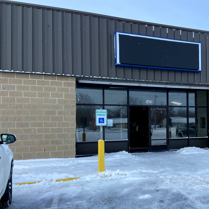 New-Marinette-Clinic-Featured-Image Exterior of building
