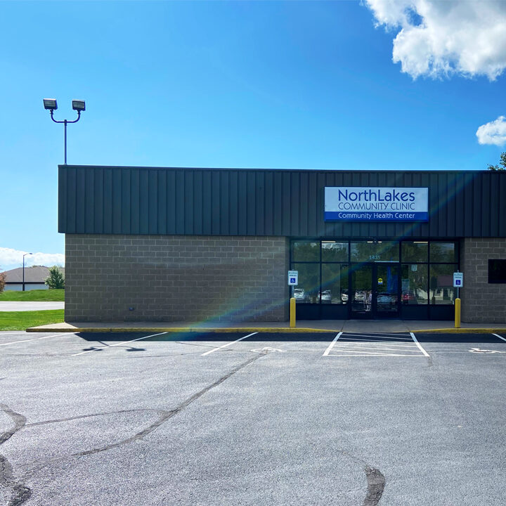 Marinette-Clinic-Featured-Image Outside of brick building